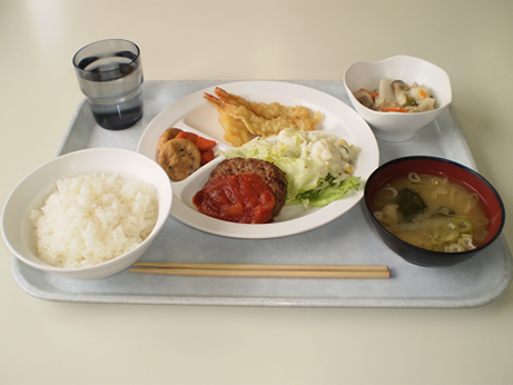 寮の食堂の食事